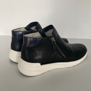 Johnston & Murphy Women's Callie Black Leather Side‎ Zip Ankle Boots Sneakers 7M